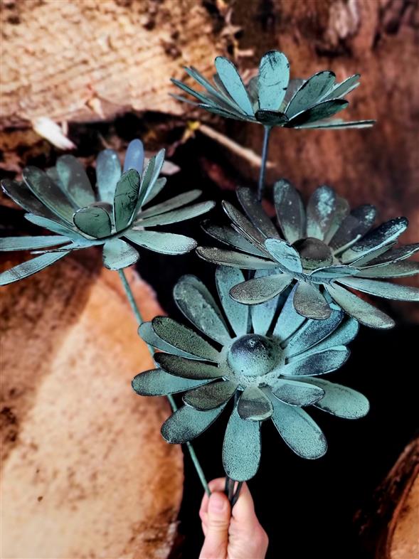 Metal blomster